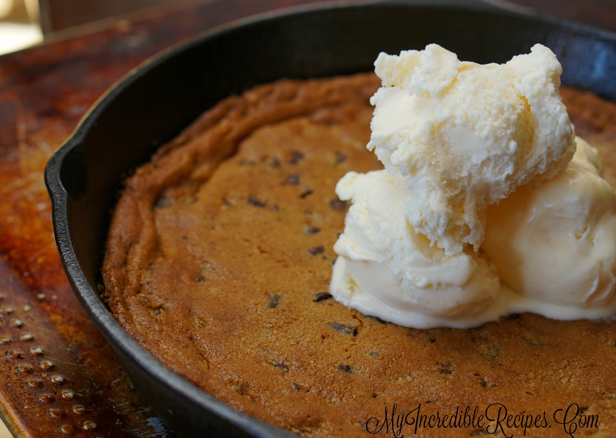 Skillet Chocolate Chip Cookie -Pizookie-