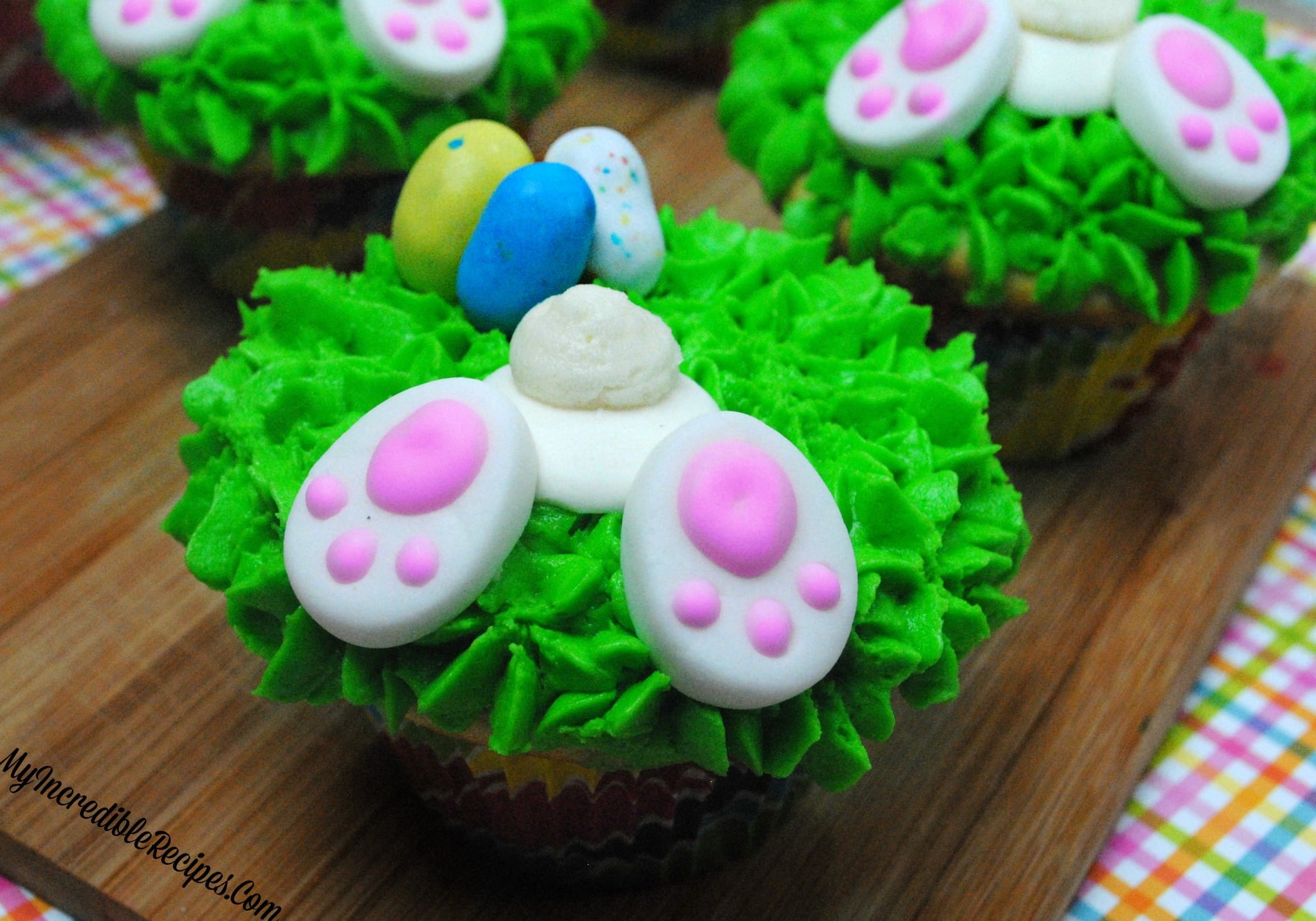 Bunny Bum & Easter Egg Cupcakes!