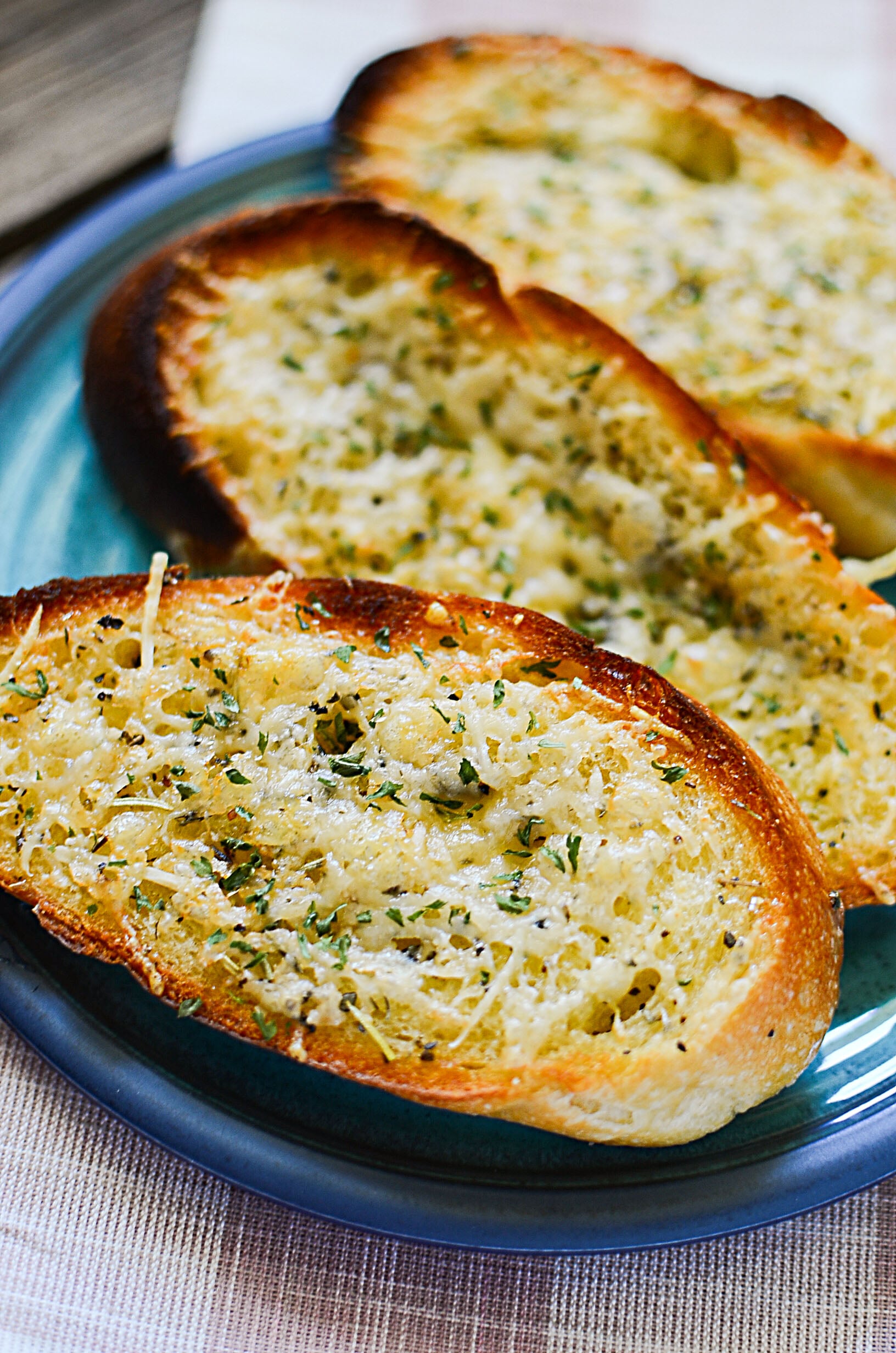 The BEST Garlic Parmesan Bread!