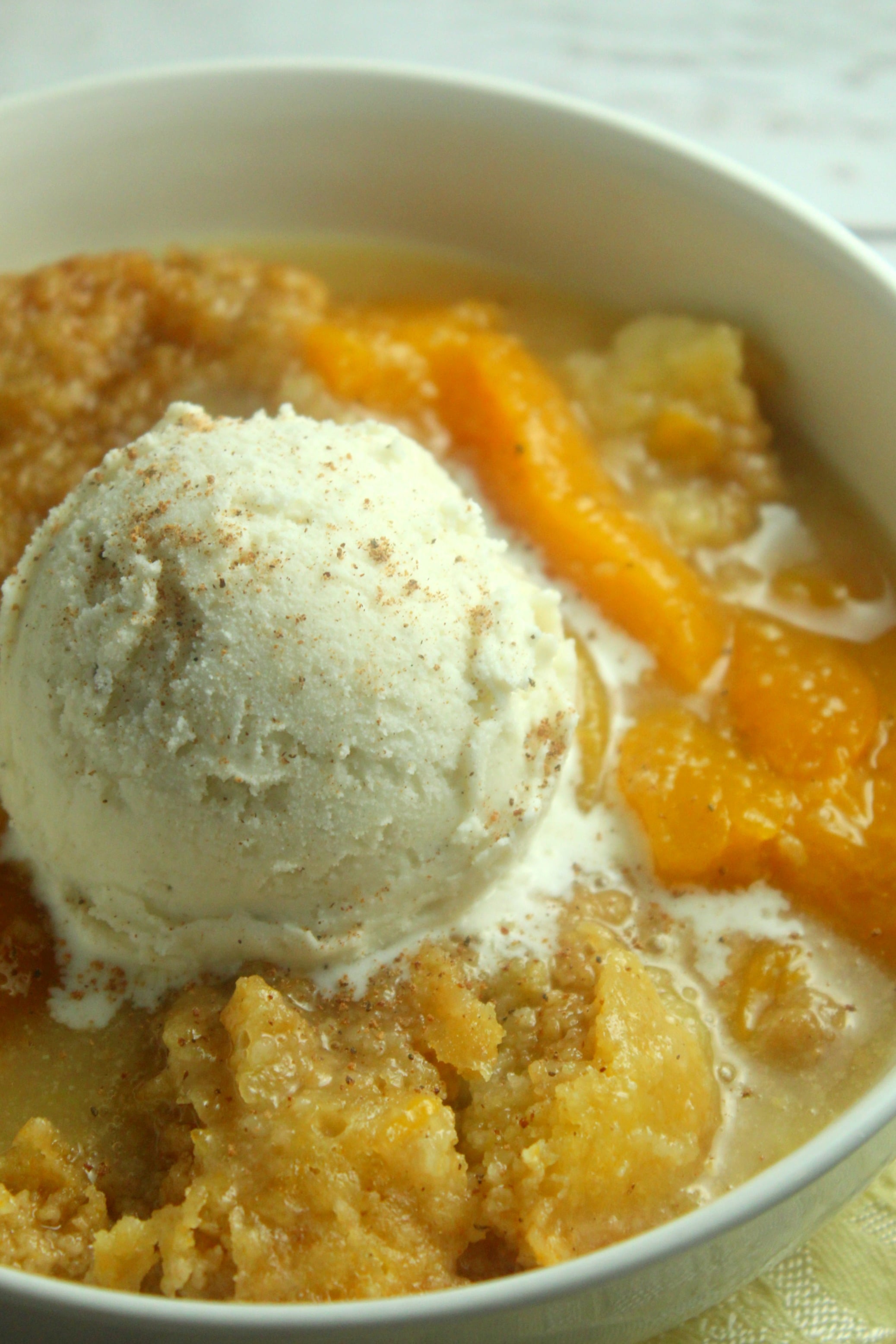 Slow Cooker Peach Cobbler