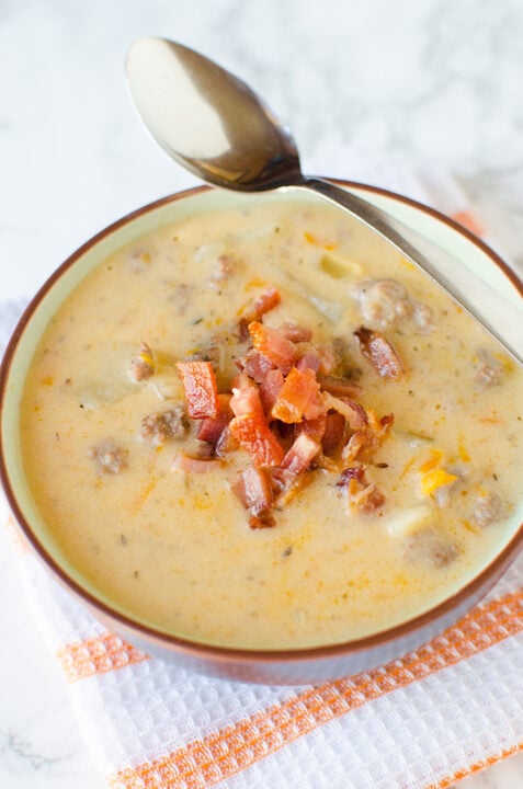 Slow Cooker Cheeseburger Soup!