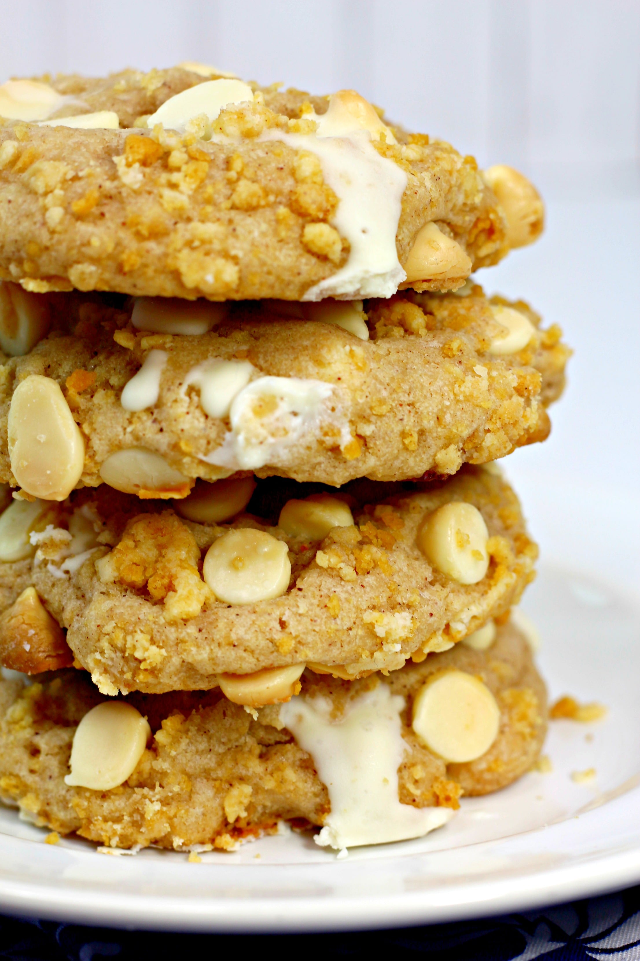 Cinnamon Roll Stuffed Cookies!
