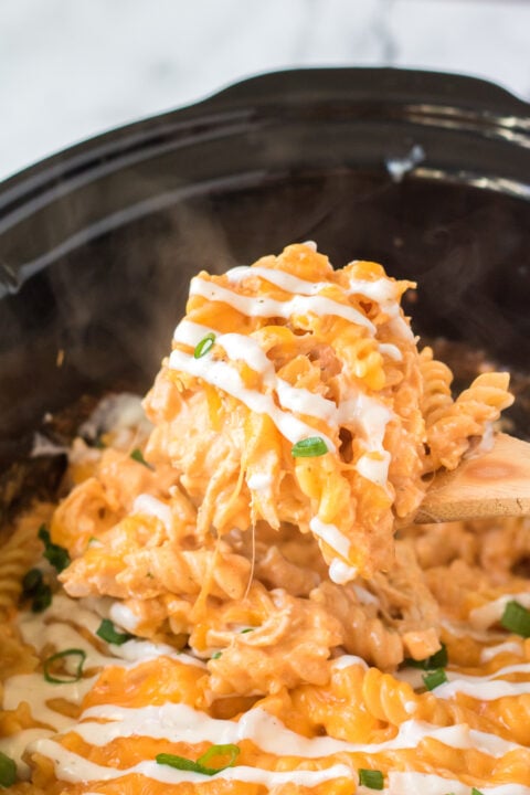 Slow Cooker Buffalo Chicken Mac & Cheese