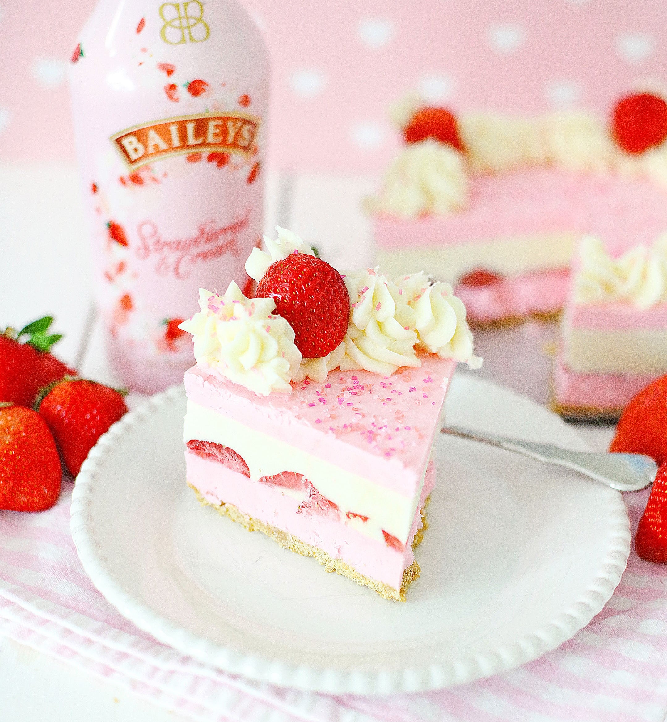 Baileys Strawberries & Cream Cheesecake (No Bake)