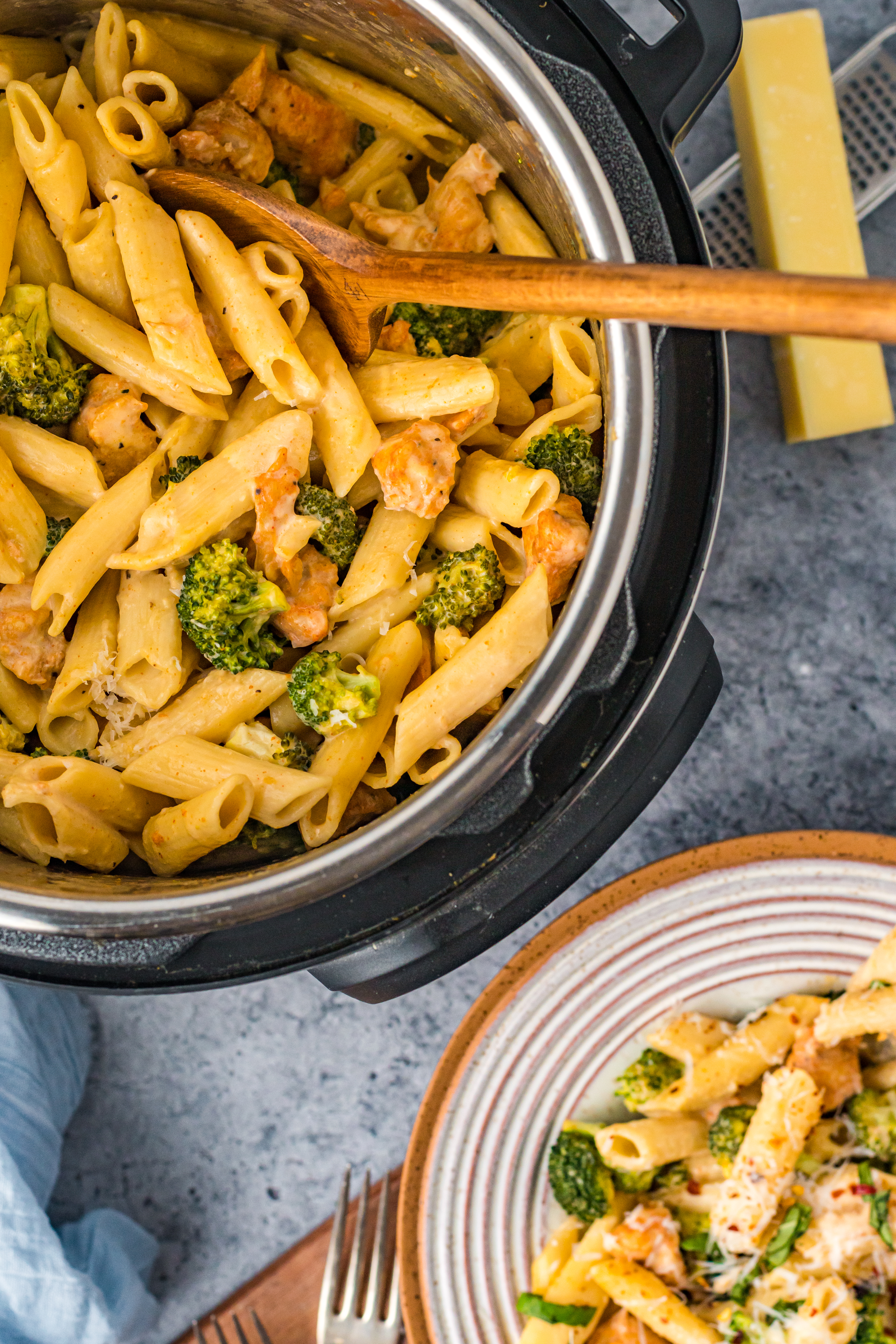 chicken pasta in the pot