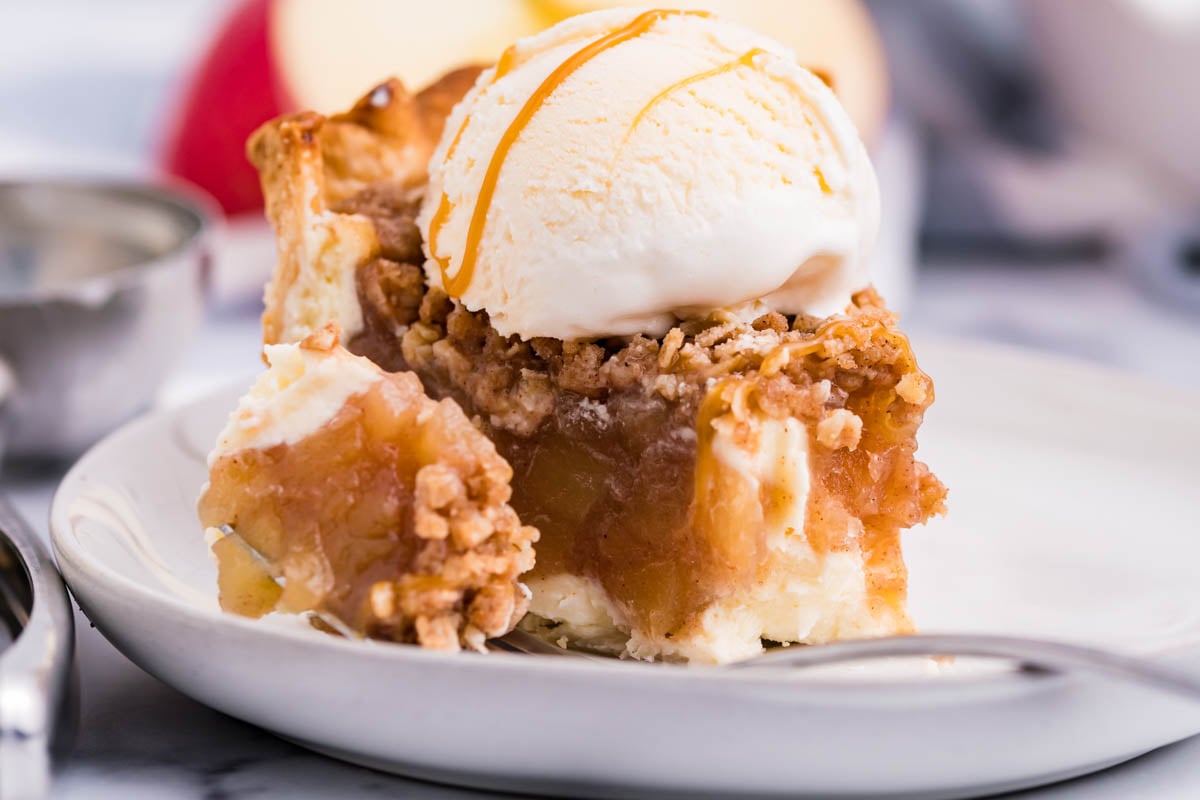 Close up view of Apple Crumb Cheesecake Pie