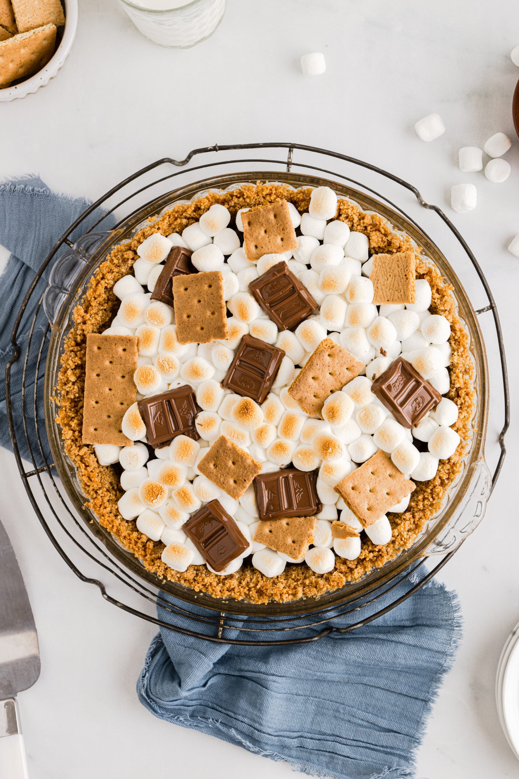Overhead view of the S'mores Pie on a metal wire rack. 
