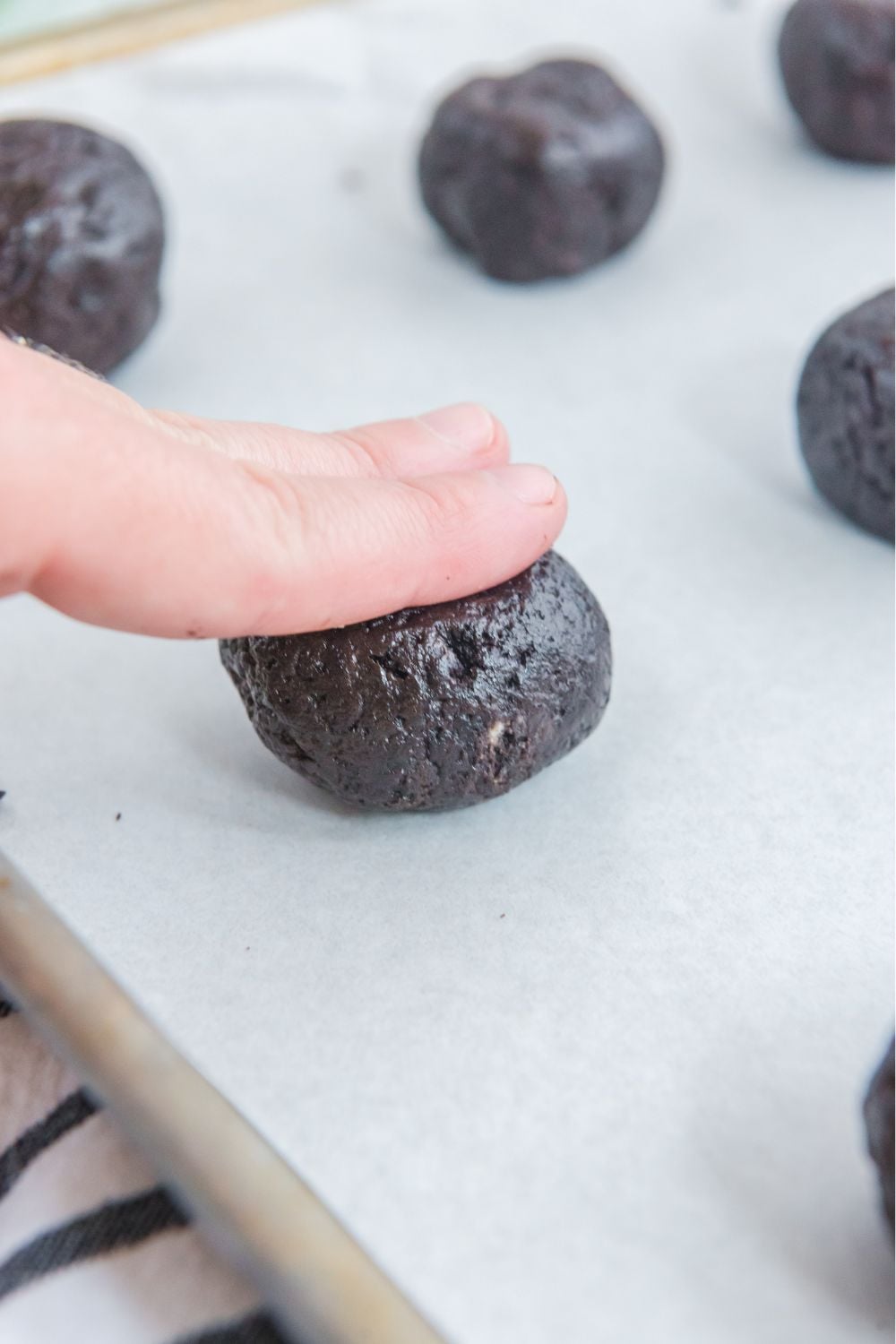shaping oreo ball into a square