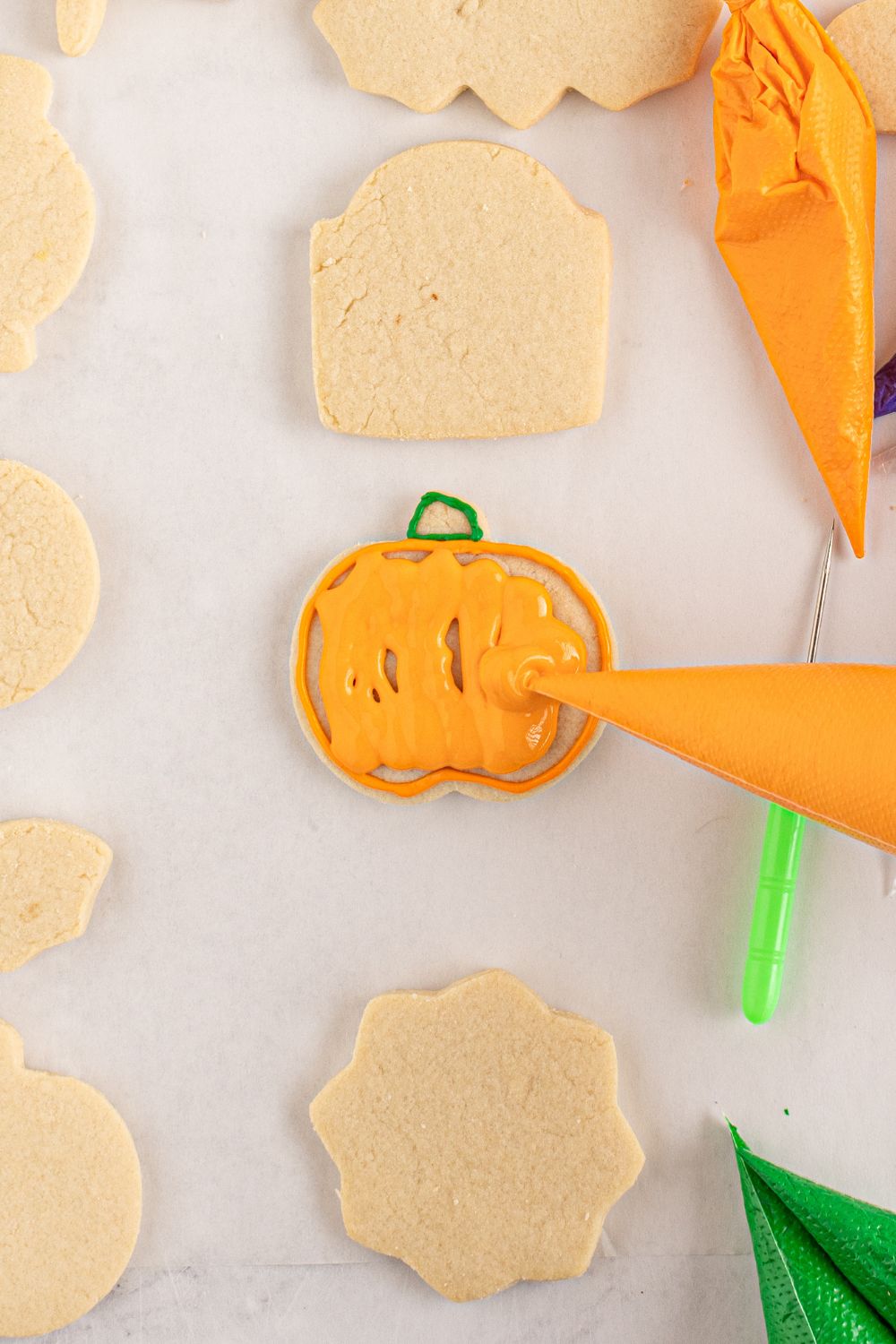 filling in design on sugar cookie