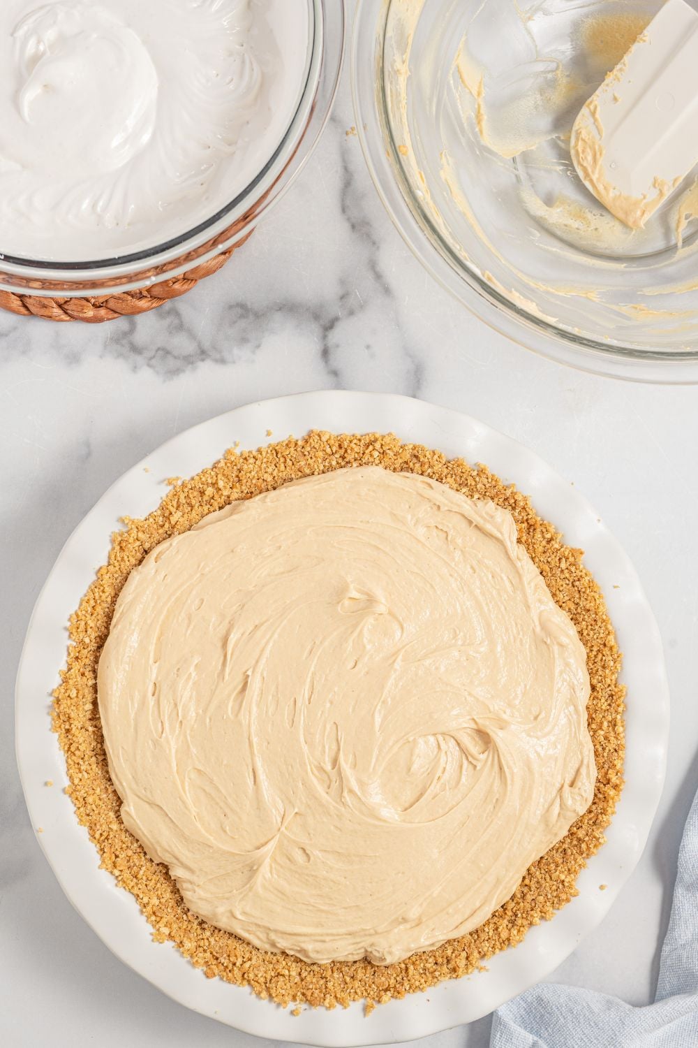 peanut butter pie filling in pie crust