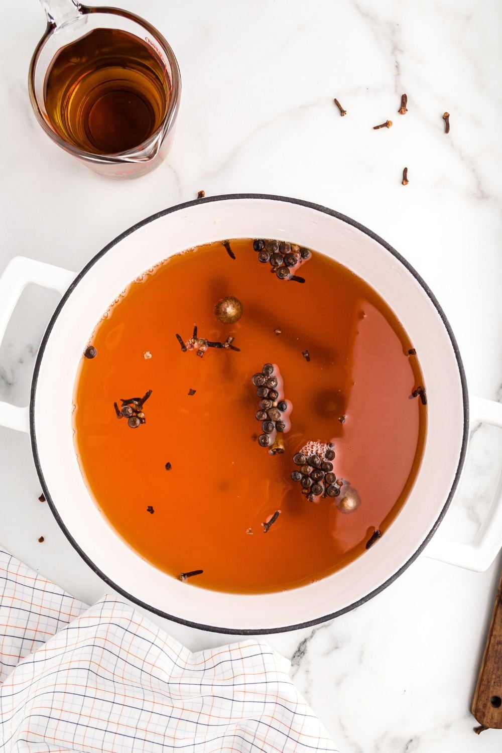 cider mixture in pot on table