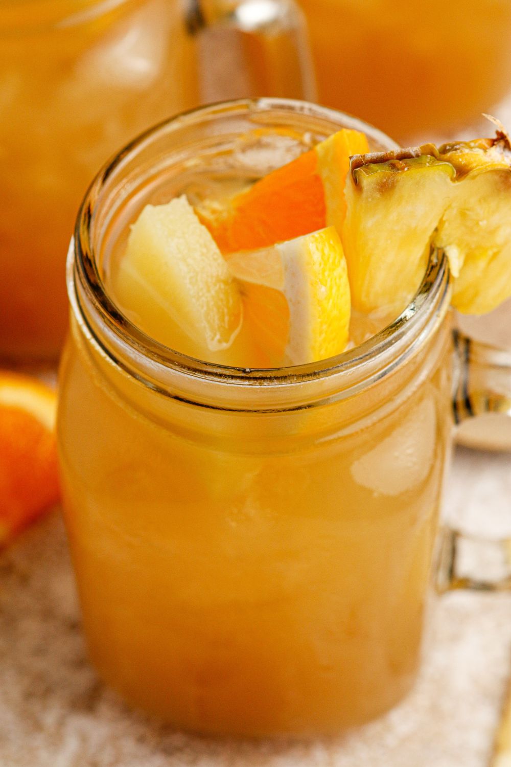 bourbon iced tea in glass with fruit