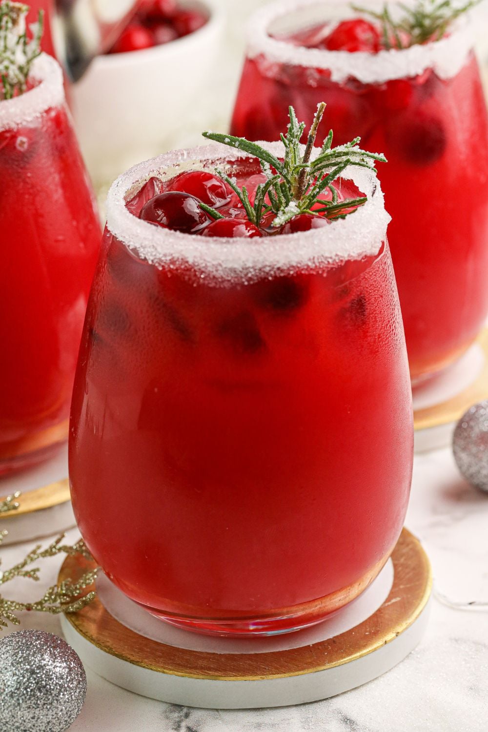 Mistletoe Margaritas in glasses on table 