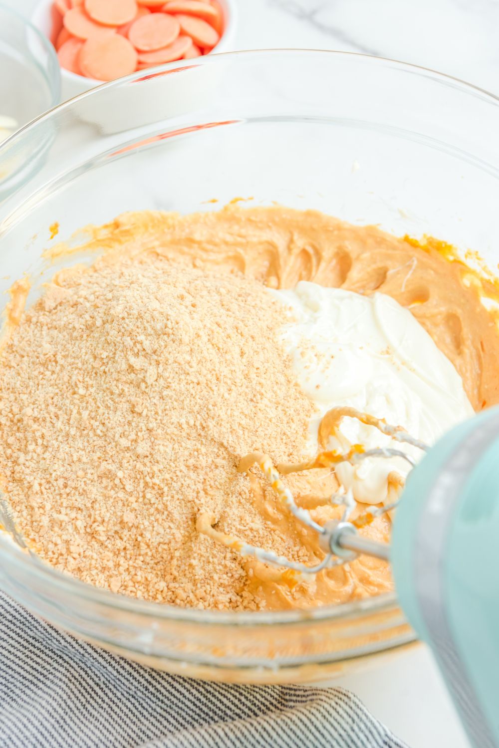 graham cracker pumpkin mixture in bowl 
