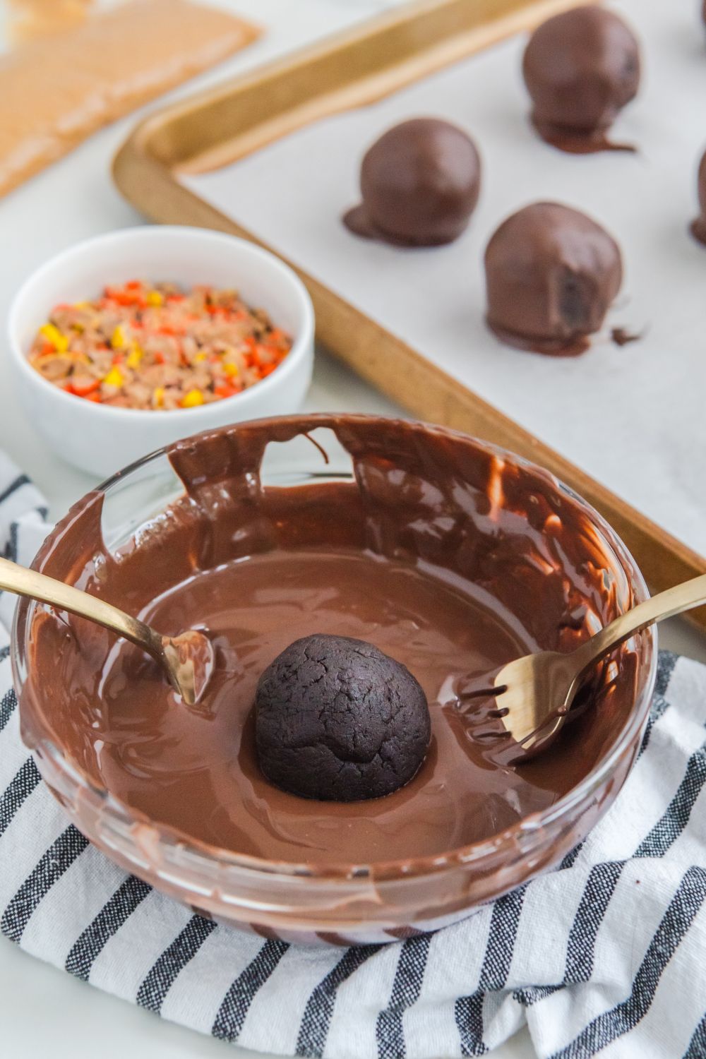 Dipping oreo ball in chocolate