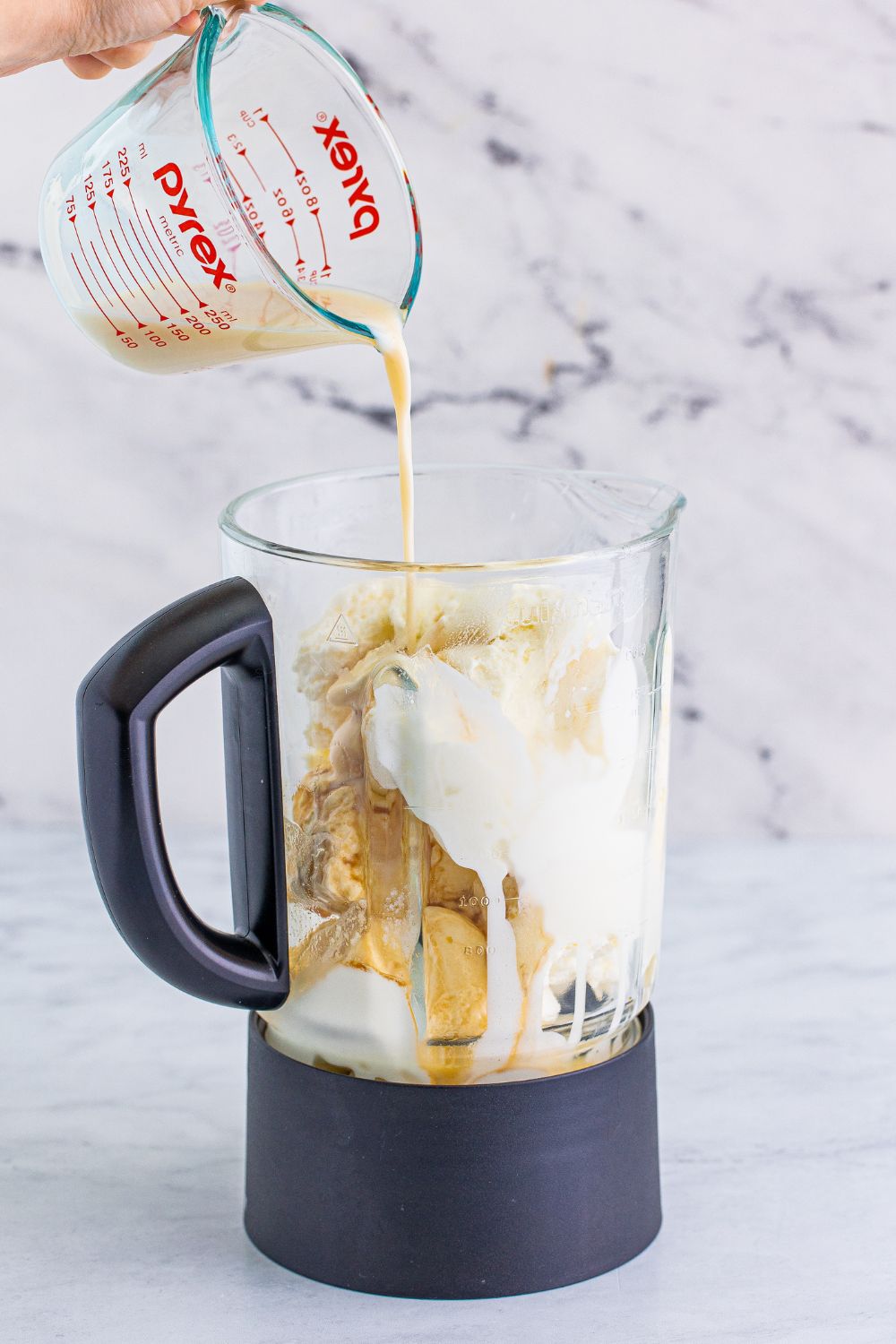 kahlua pouring into blender
