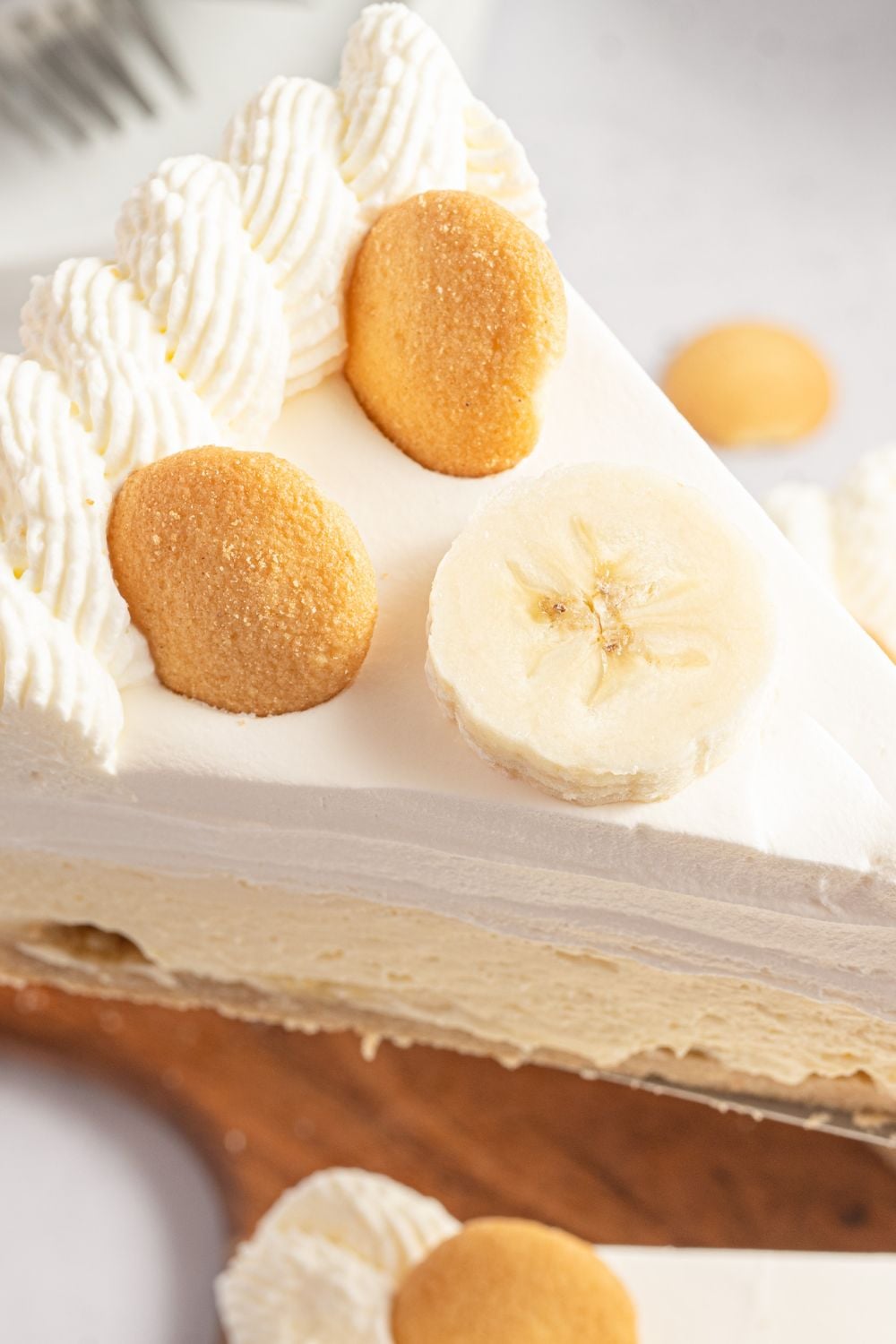 overhead look of a slice of banana cream pudding cheesecake being lifted out of pan