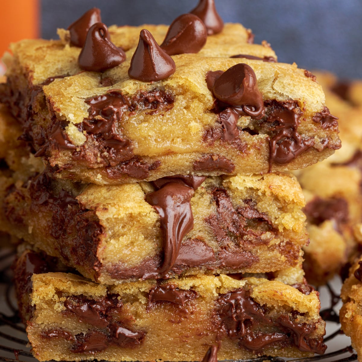Gooey Chocolate Chip Cookie Bars