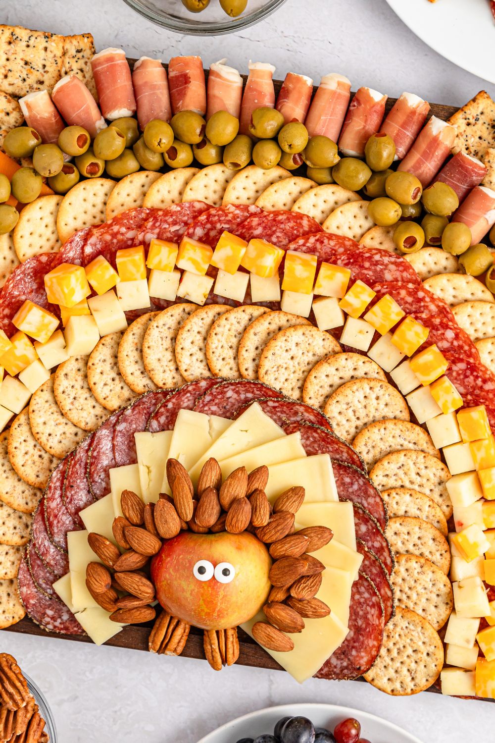 charcuterie board that looks like a turkey sitting on table at an angle