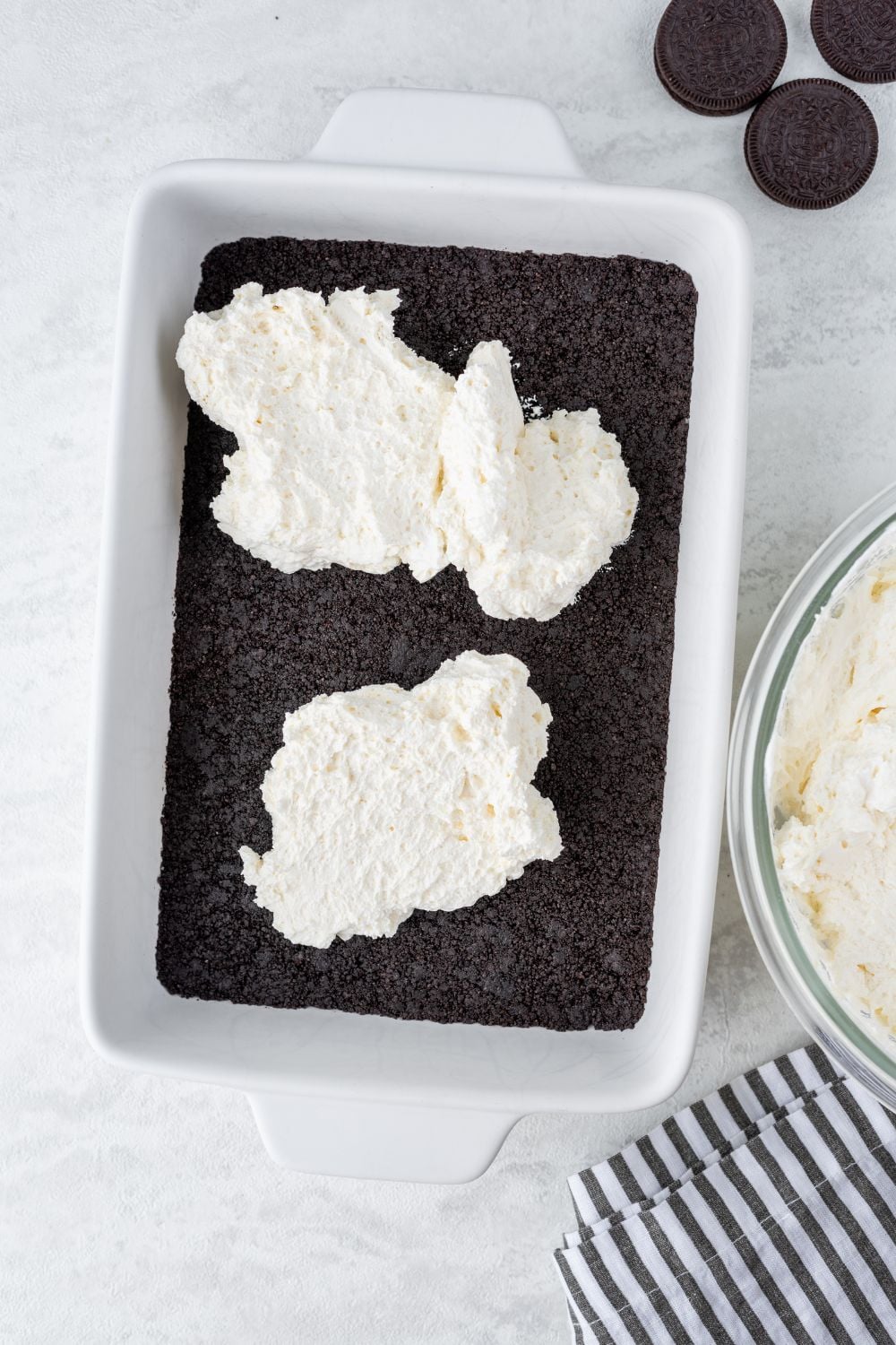 cheesecake layer spread on top of cookie crust 