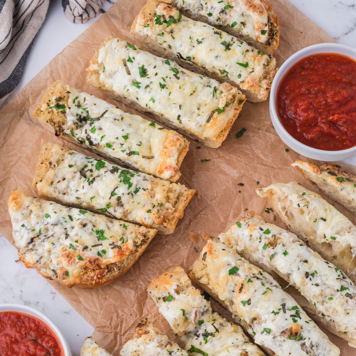 Cheesy Garlic Bread Recipe (Easy & Homemade)