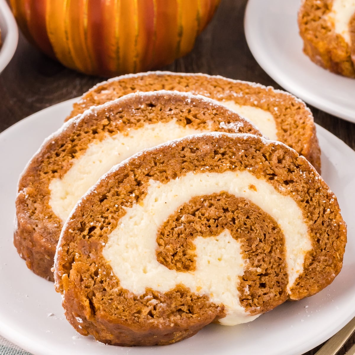 Pumpkin Roll (Classic Pumpkin Roll Cake Recipe)