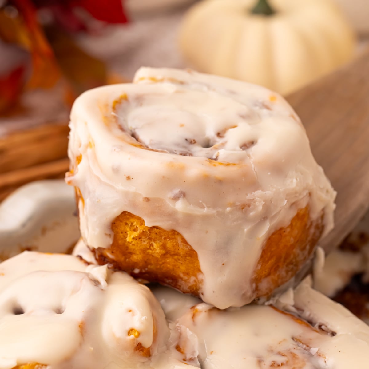 Easy 2 Ingredient Pumpkin Cinnamon Rolls (No Yeast!)