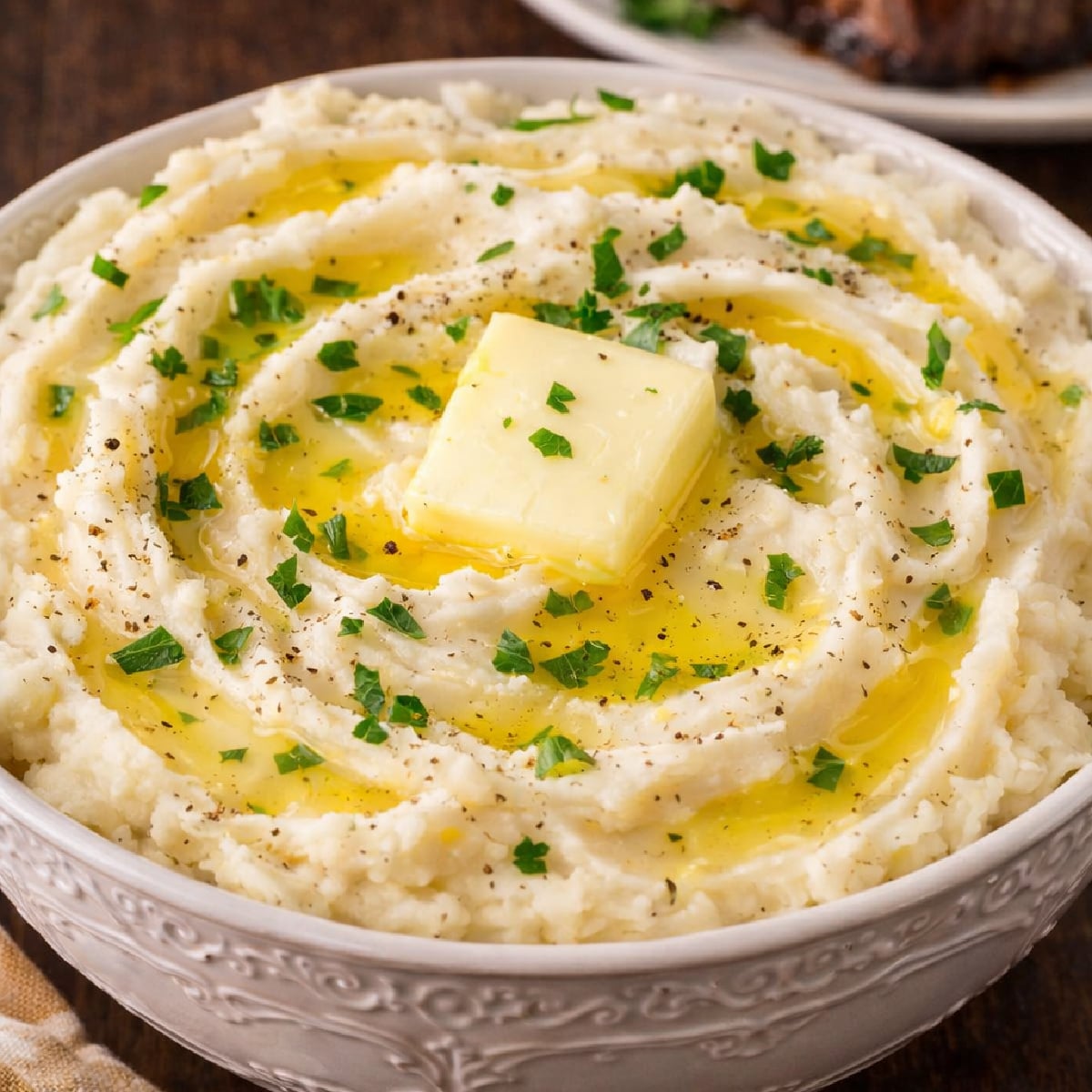 Creamy Garlic Mashed Potatoes (Easy & Simple)