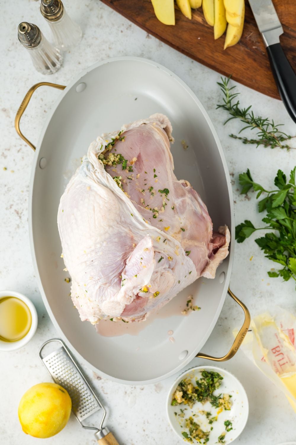 seasoned turkey on a platter