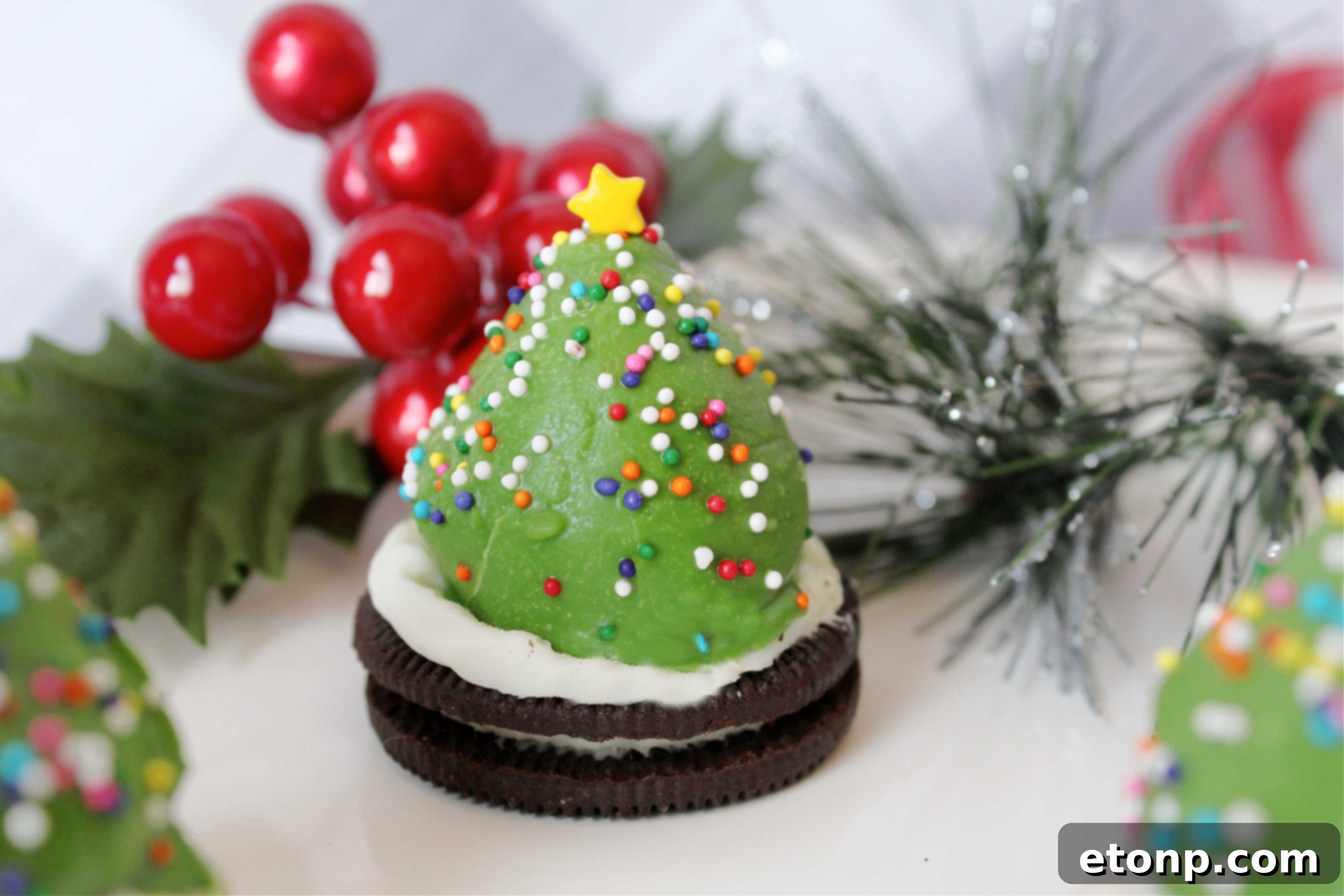 Chocolate Covered Strawberry Christmas Trees packaged as thoughtful homemade gifts