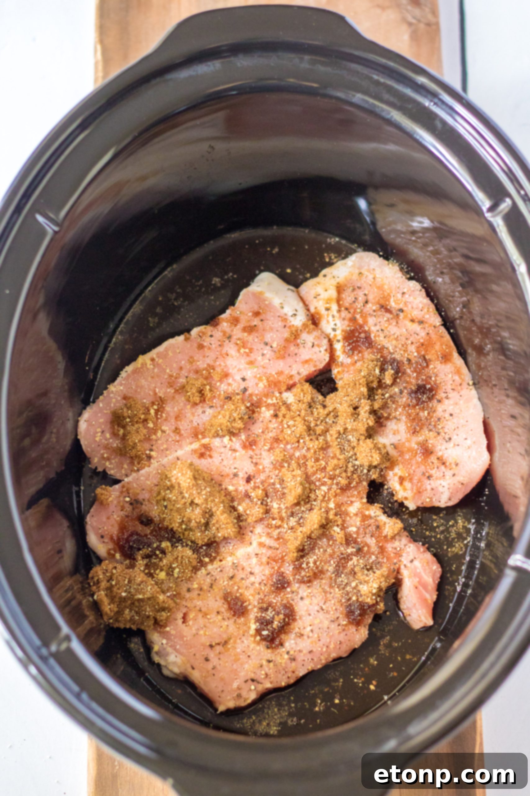 Tender Slow Cooker Pork Chops with Sweet Onions 4 Slow cooker pork chops with sauce