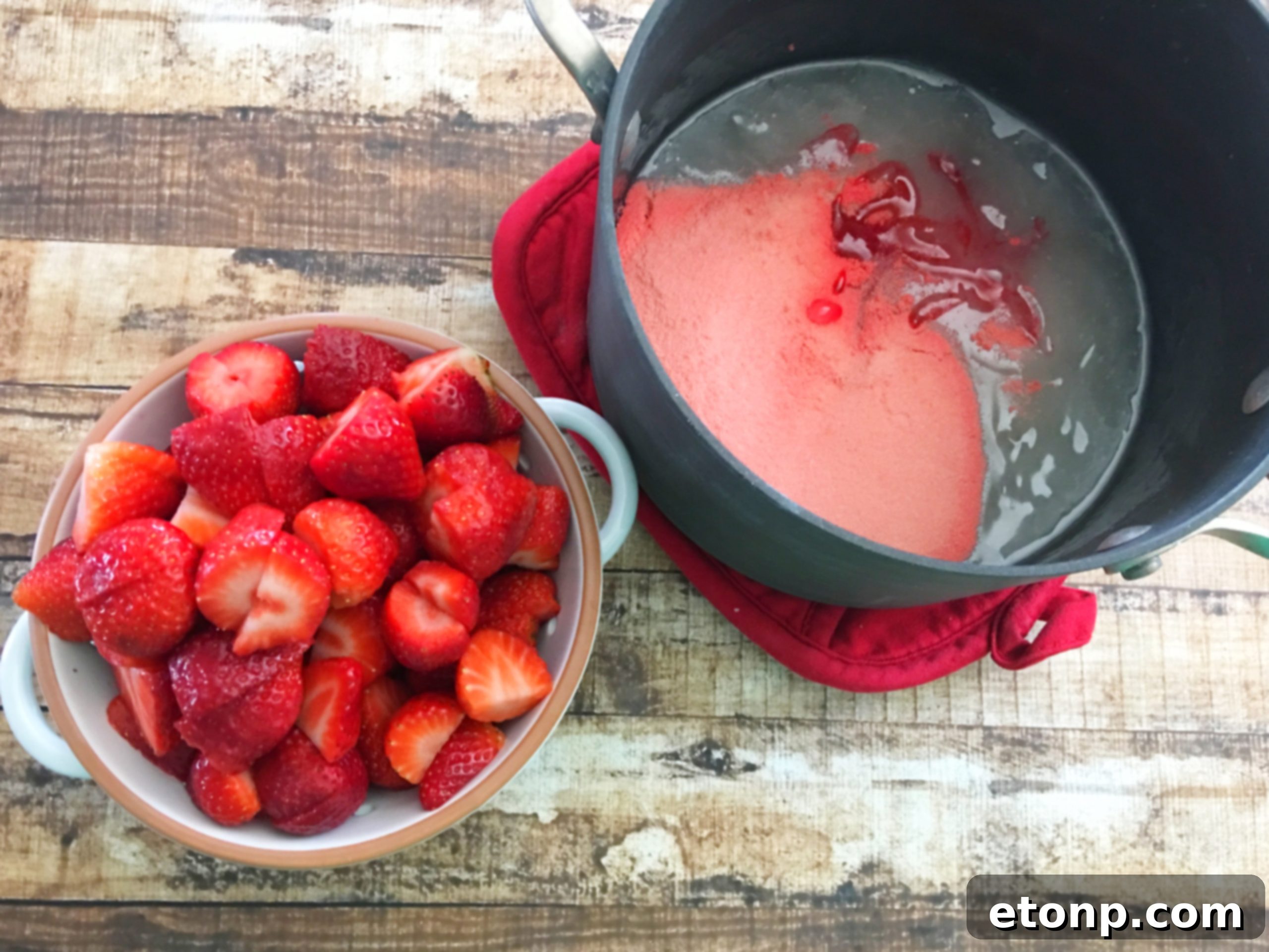The Ultimate Strawberry Pie 4 Full fresh strawberry pie ready to be sliced
