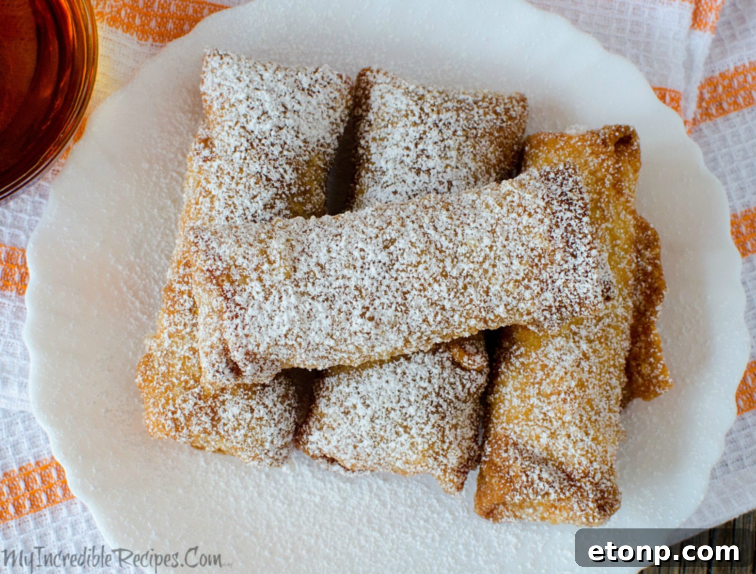 Sweet Pumpkin Pie Egg Rolls 8 Golden brown pumpkin egg rolls freshly fried