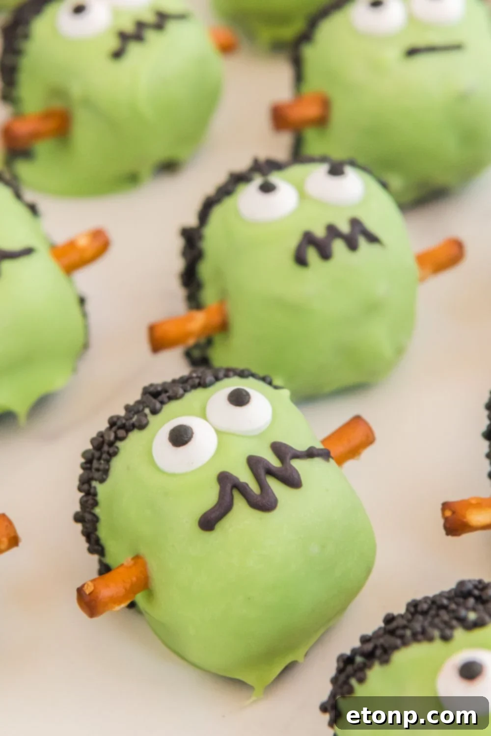 oreo cookie halloween treats on table