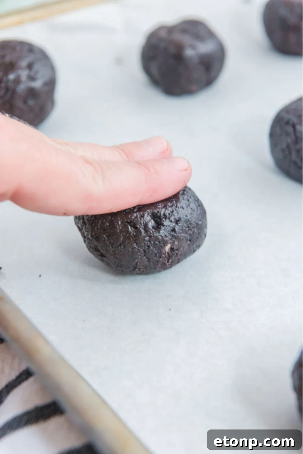 shaping oreo ball into a square 