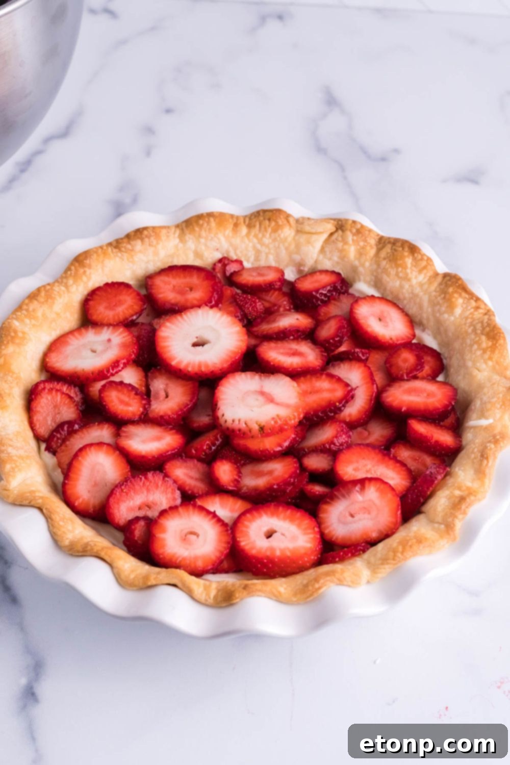 fresh strawberries in pie 