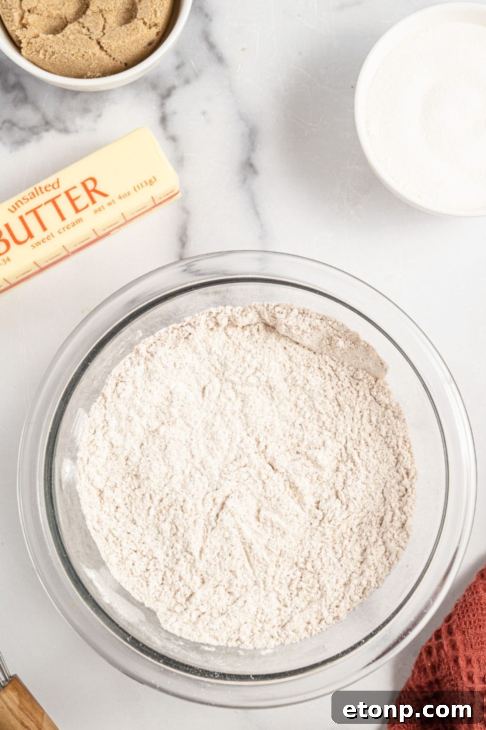 dry ingredients for cake in bowl 