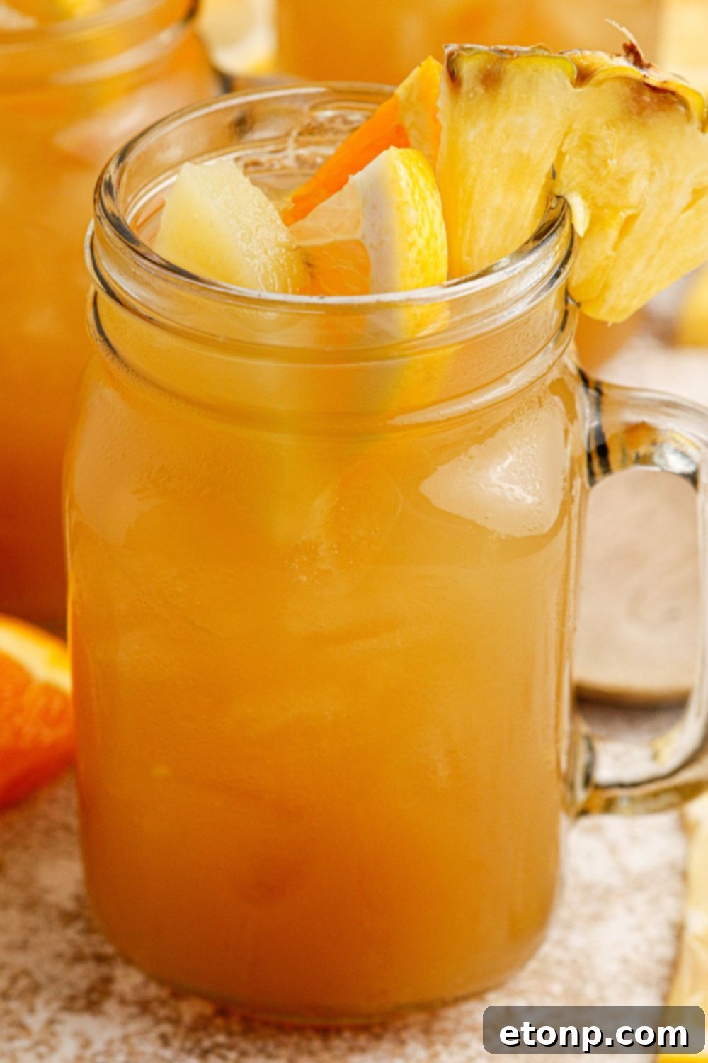 Mason jar with sweet tea cocktail and fruit garnish