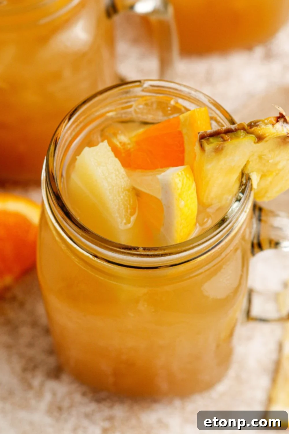 Bourbon tea cocktail in a mason jar, close up shot