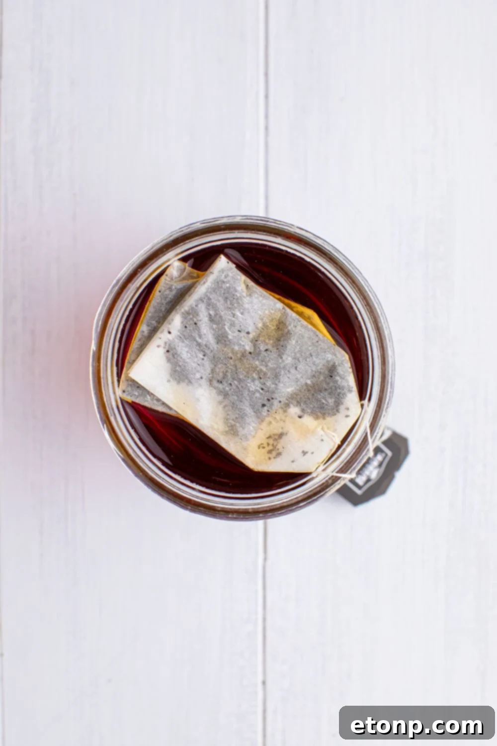 Orchard Apple Iced Tea 7 tea bag in a glass on table