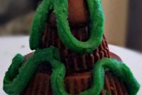 Peanut Butter Cup Christmas Tree Treats