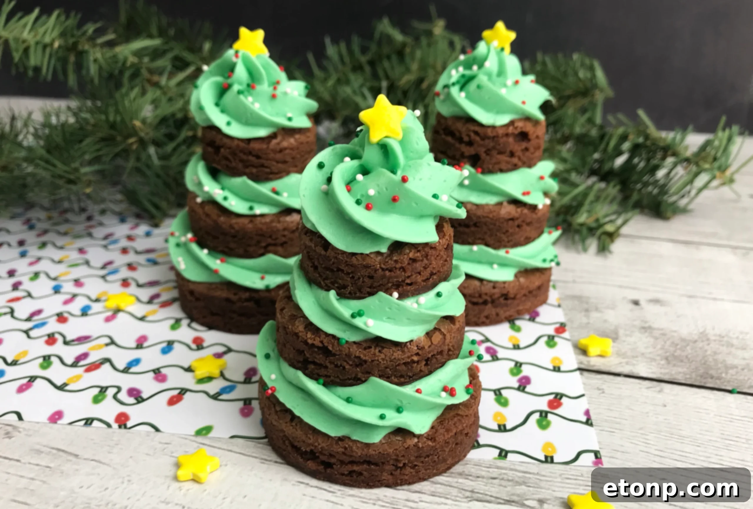 Christmas Tree Brownie Treats 2 Four festive brownie Christmas trees decorated with green frosting and sprinkles