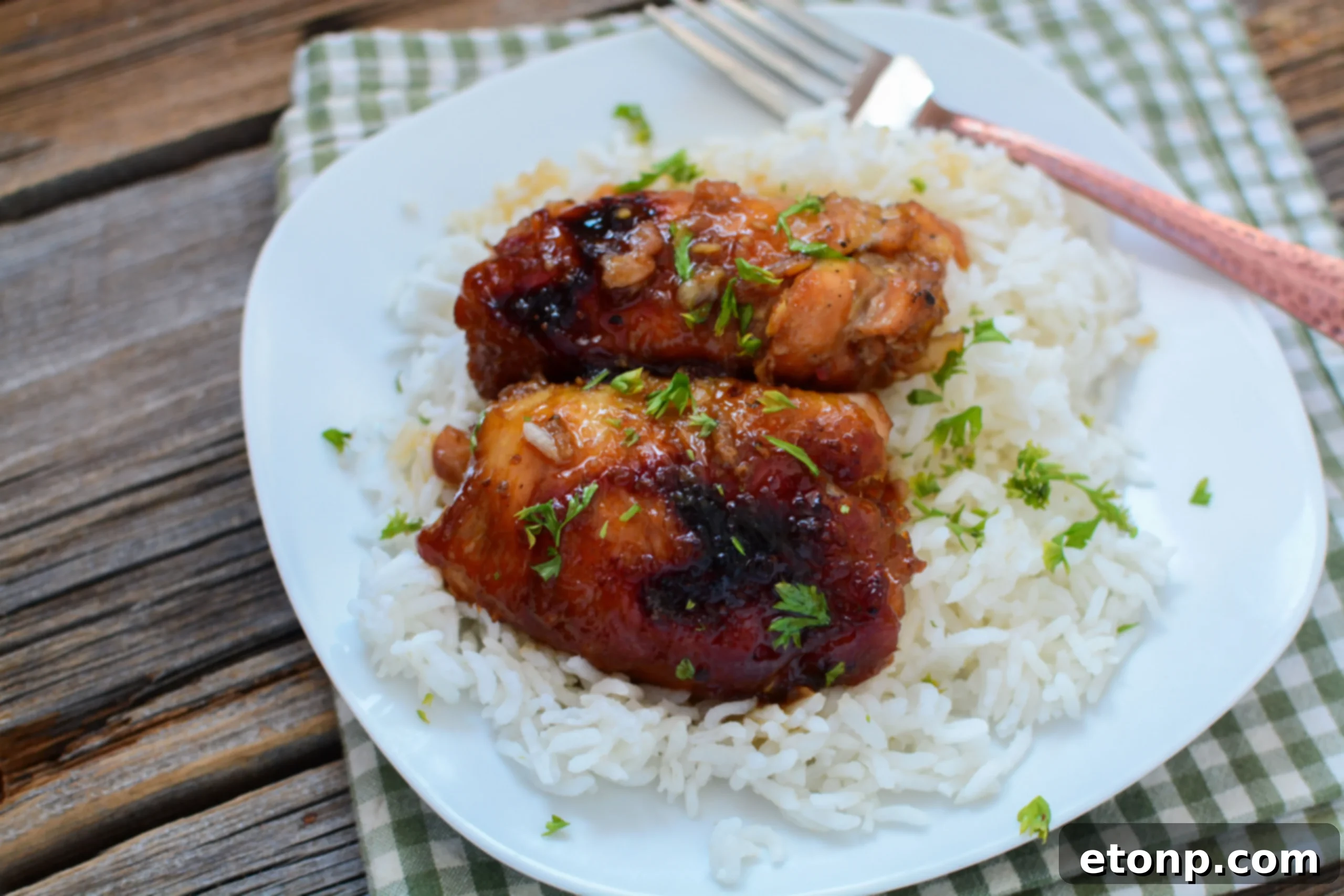 Close-up of slow cooker garlic brown sugar chicken, showcasing the rich, sticky sauce and perfectly cooked chicken pieces.