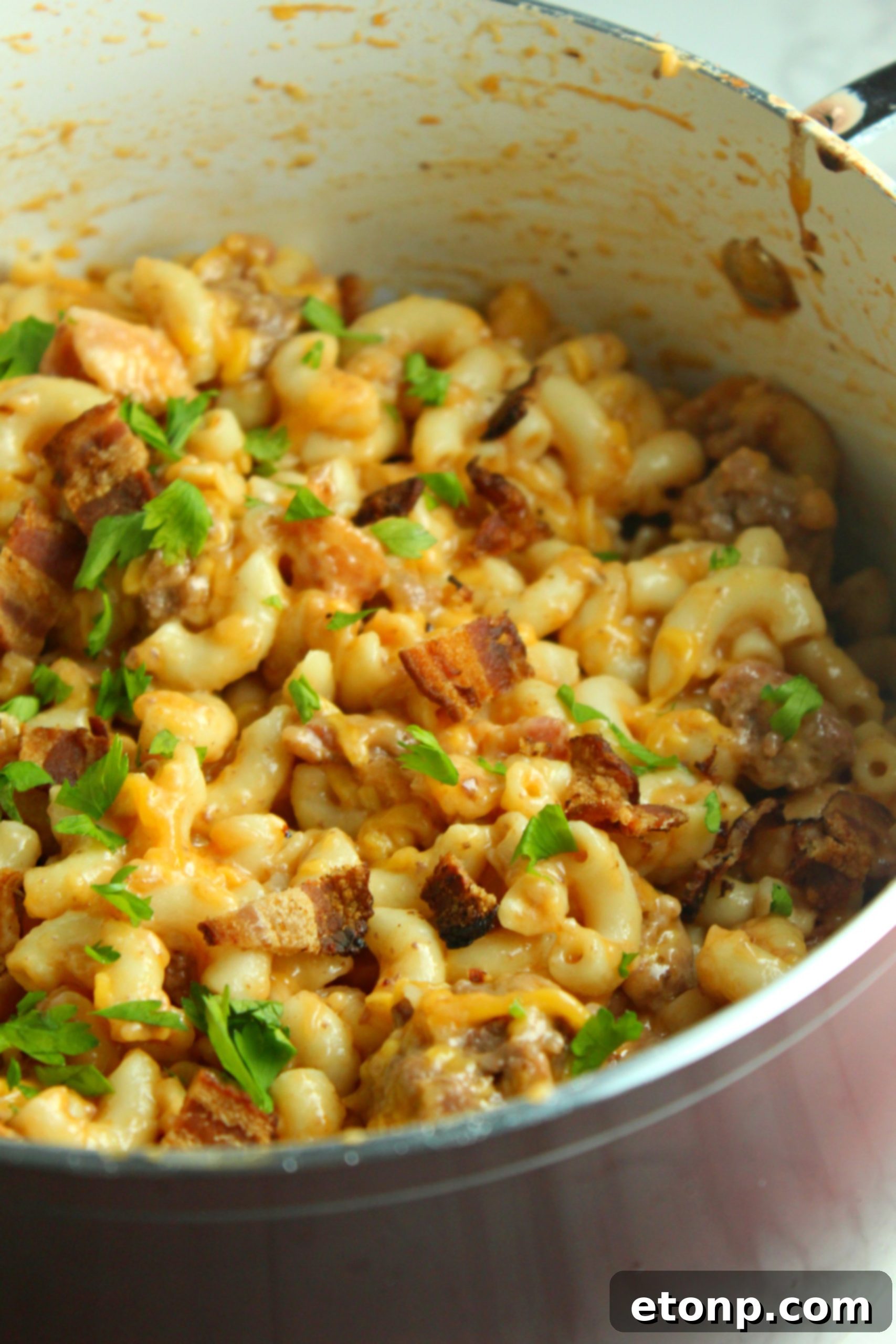 Loaded Ooey Gooey Bacon Cheeseburger Pasta 8 A serving of Bacon Cheeseburger Pasta in a bowl, with a focus on the elbow macaroni and the rich, creamy sauce.