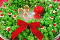 Glistening Wreath: A Crisp Holiday Touch