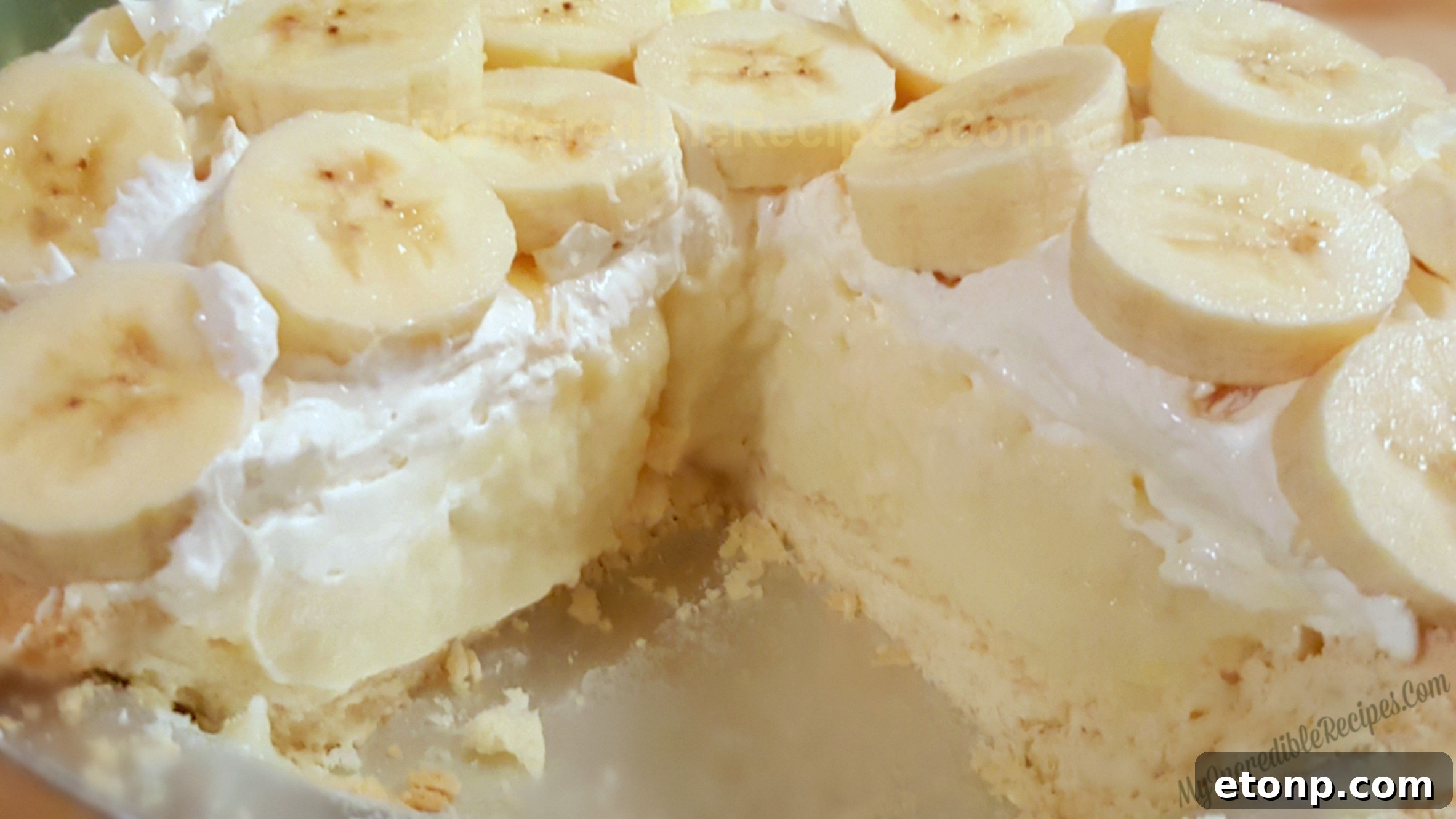 Classic Banana Cream Pie 2 Delicious Old-Fashioned Banana Cream Pie with Fresh Bananas