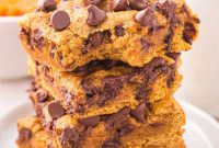 Fall Spiced Pumpkin Chocolate Chip Bars